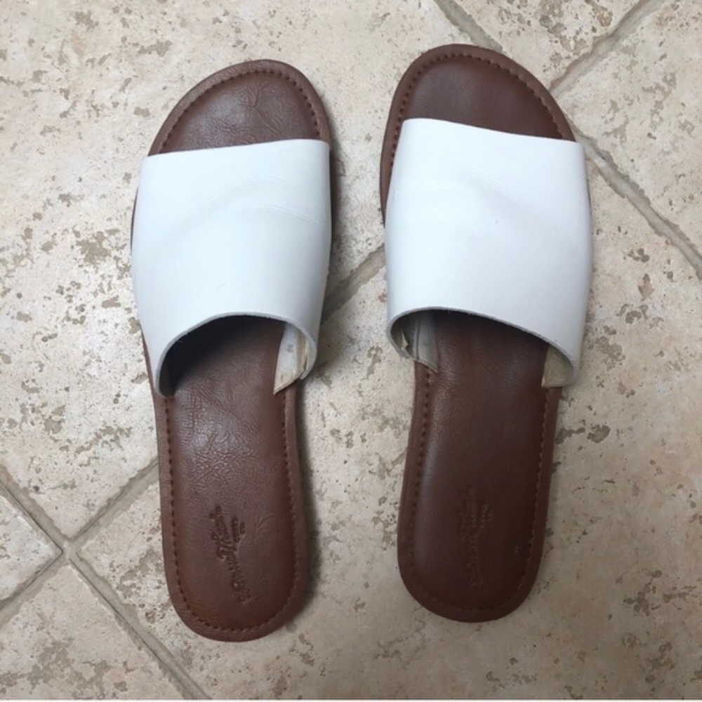 || UNIVERSAL THREAD || Slip On Sandals Size 9